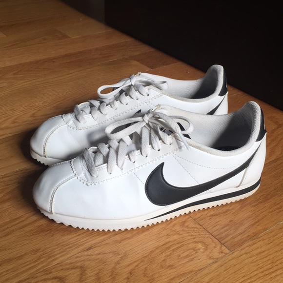 Nike Classic Cortez Sneakers - Picture 3 of 8